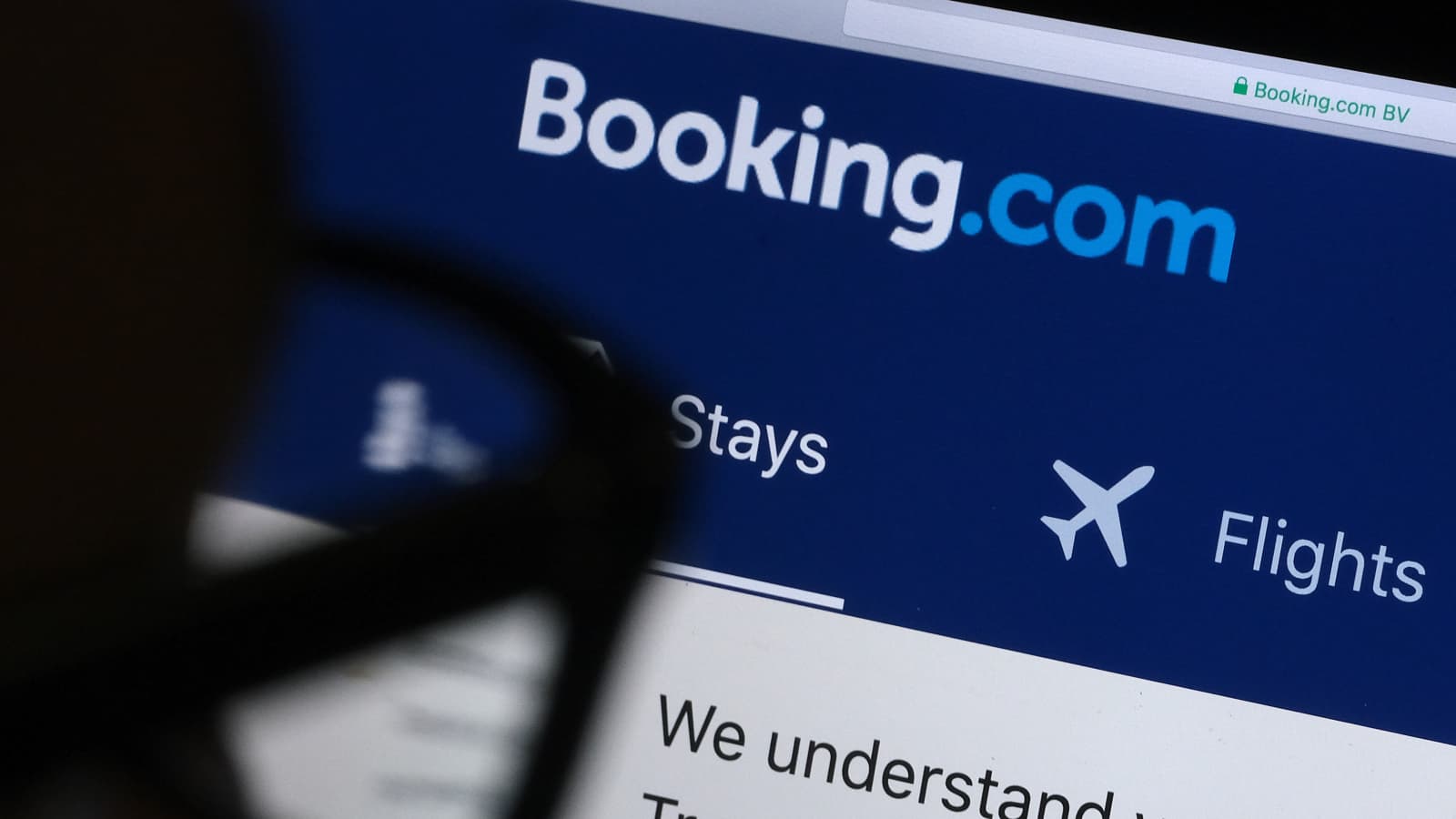 Пока ты бронируешь отель, Booking режет свой штат